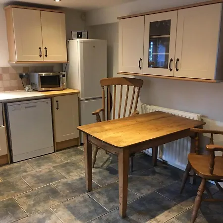 High House - A Traditional From سانت بييز