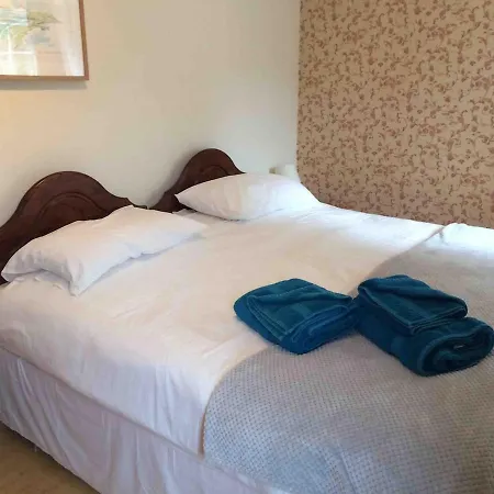 High House - A Traditional From سانت بييز