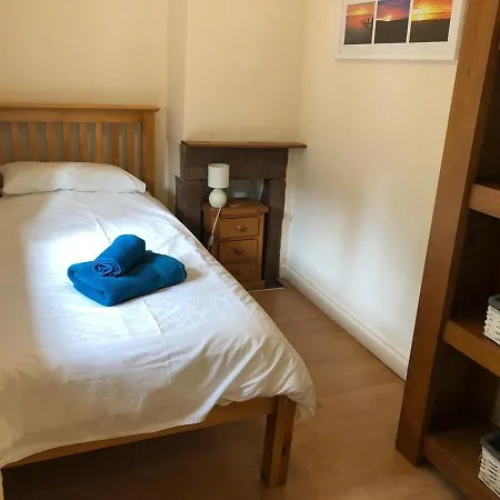 High House - A Traditional From * سانت بييز