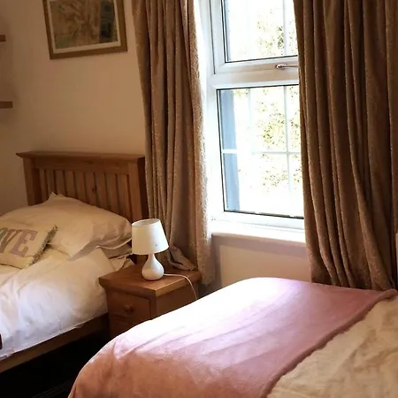 High House - A Traditional From * سانت بييز