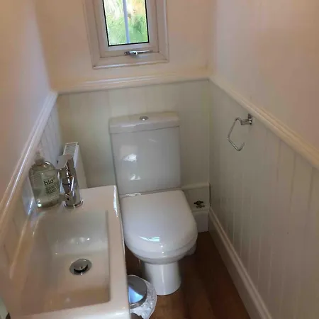 High House - A Traditional From سانت بييز